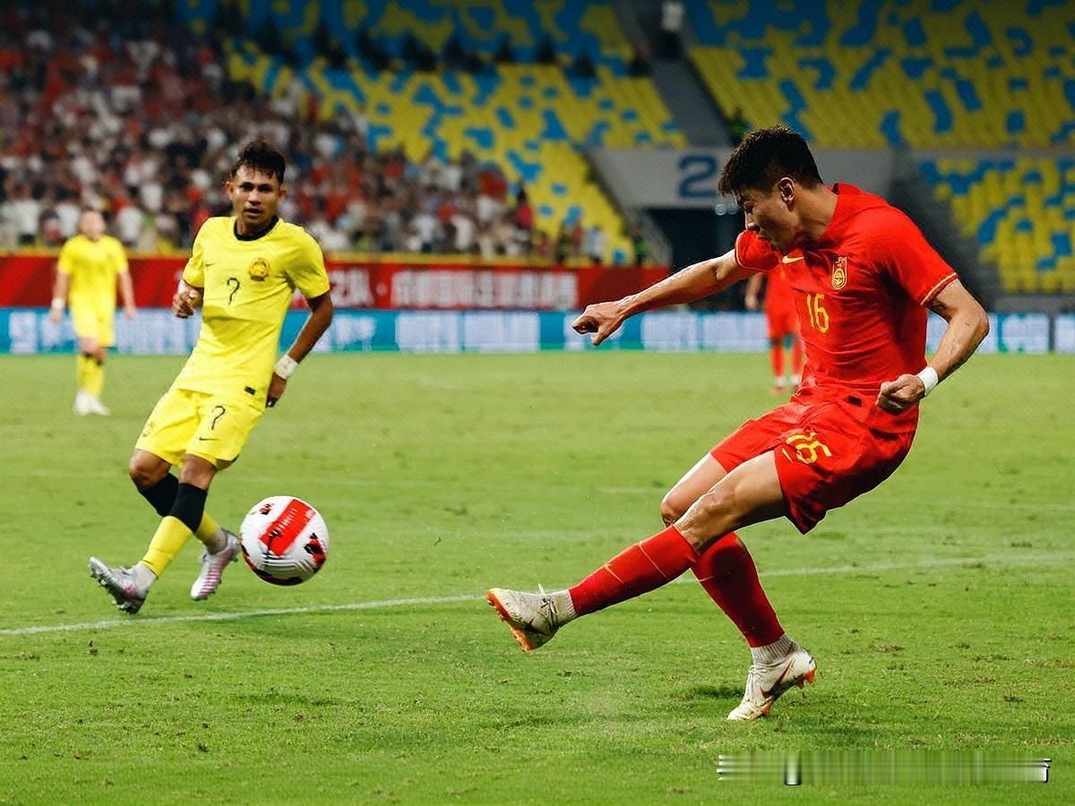 马来西亚队FIFA排名133位，虽落后于中国队，但近年进步明显。今年结束的东盟杯