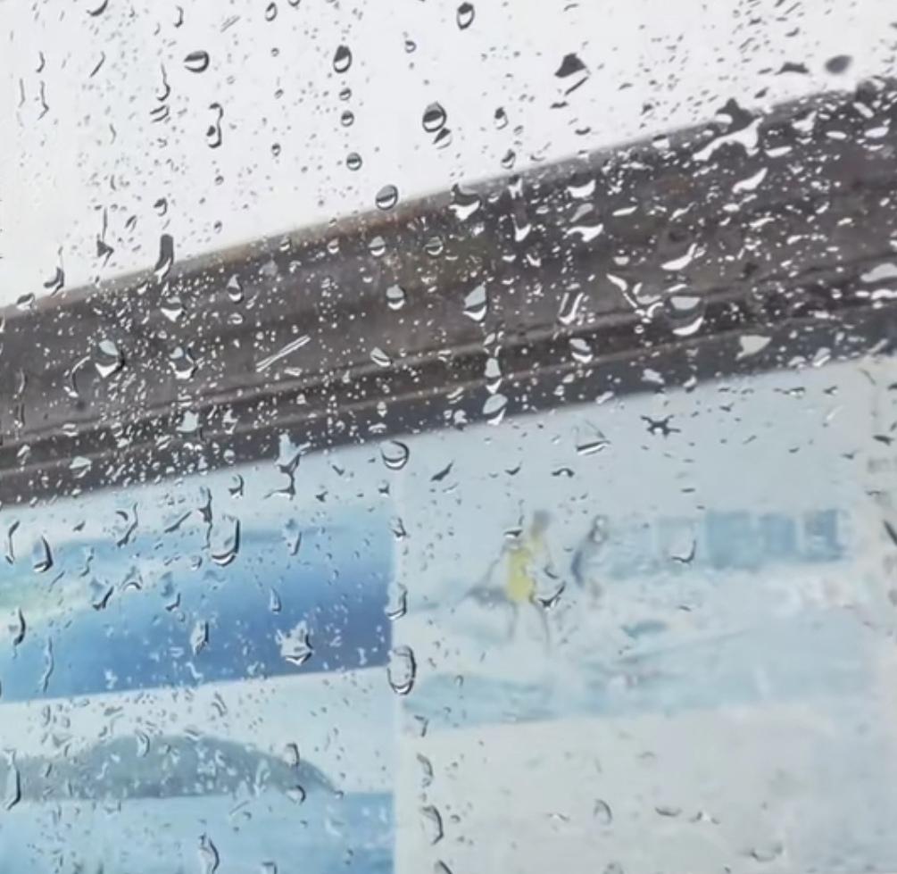 今天早上广东下大暴雨了，5月3日早上6点多的时候，天刚刚亮，当时我还正在熟睡中，