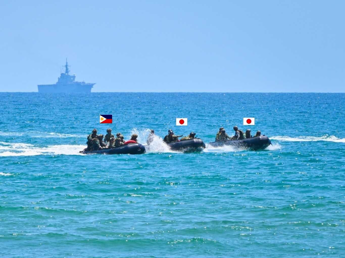 日菲狼狈为“肩” 