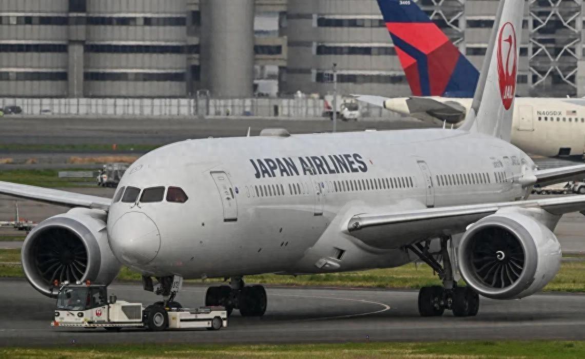 中国新航法将落地，日航全日空连夜开会，吃饭砸锅要付出代价

中国新版民用航空法7