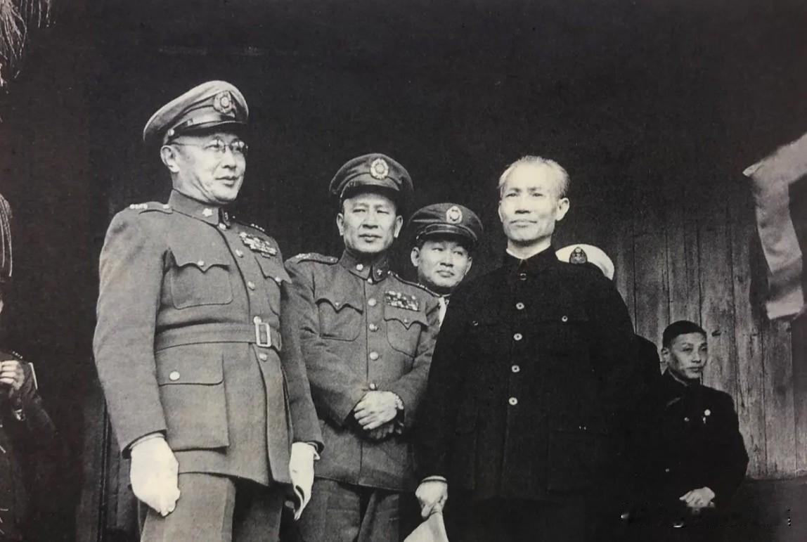 1952年1月，国民党军要员在台北县林口检阅军队，左起何应钦、白崇禧、孙立人、陈