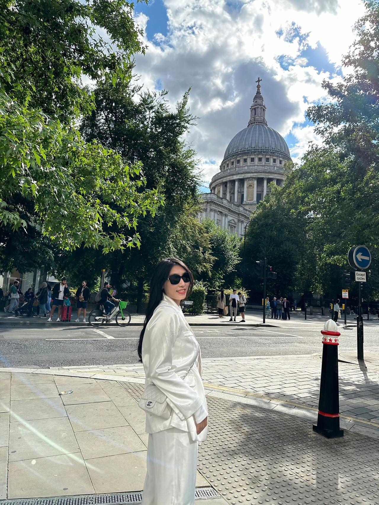 何惧远方 每一步都是风景
上热门 穿搭 美女 御姐