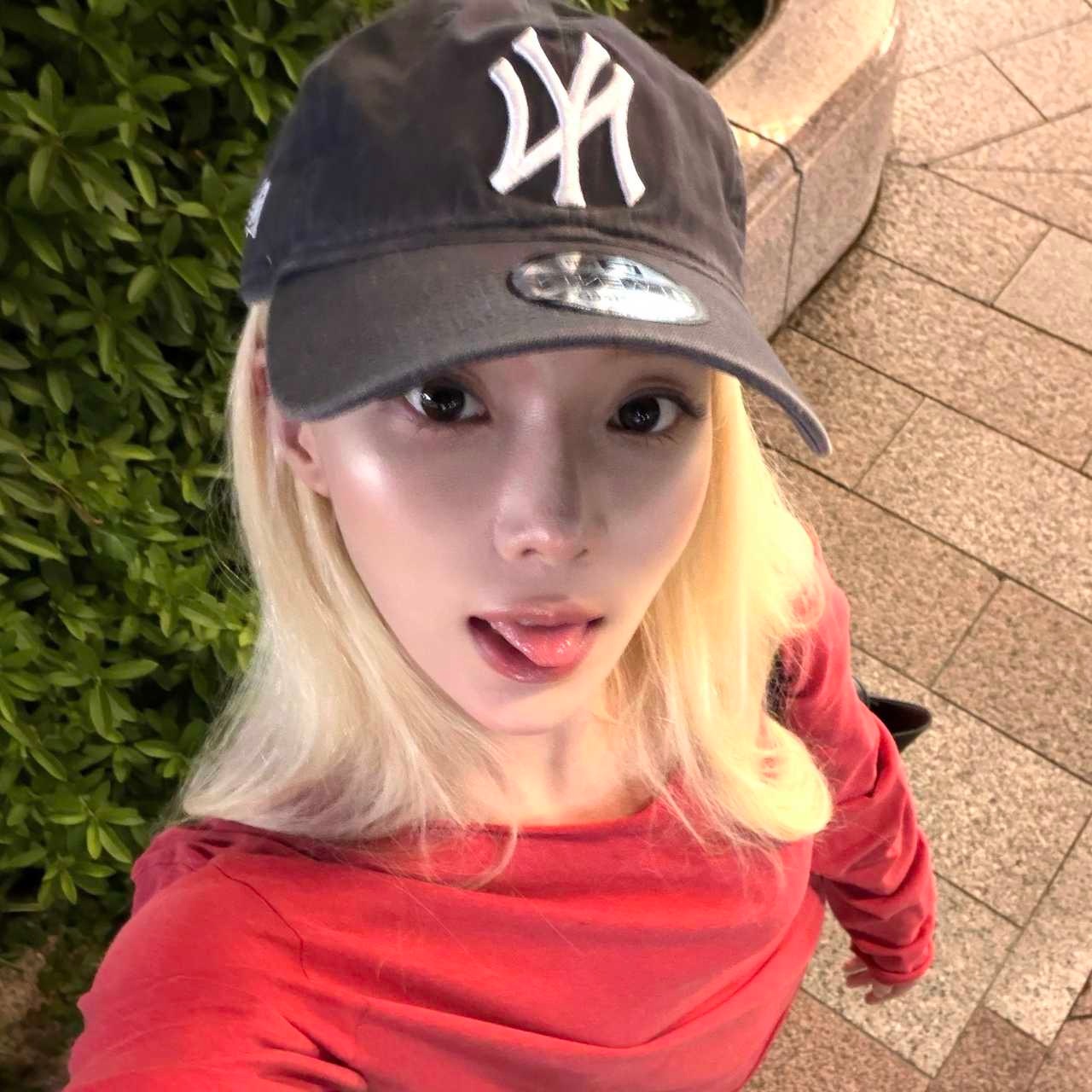 掐一掐温热的狗舌 勾一勾粉润的舌尖 