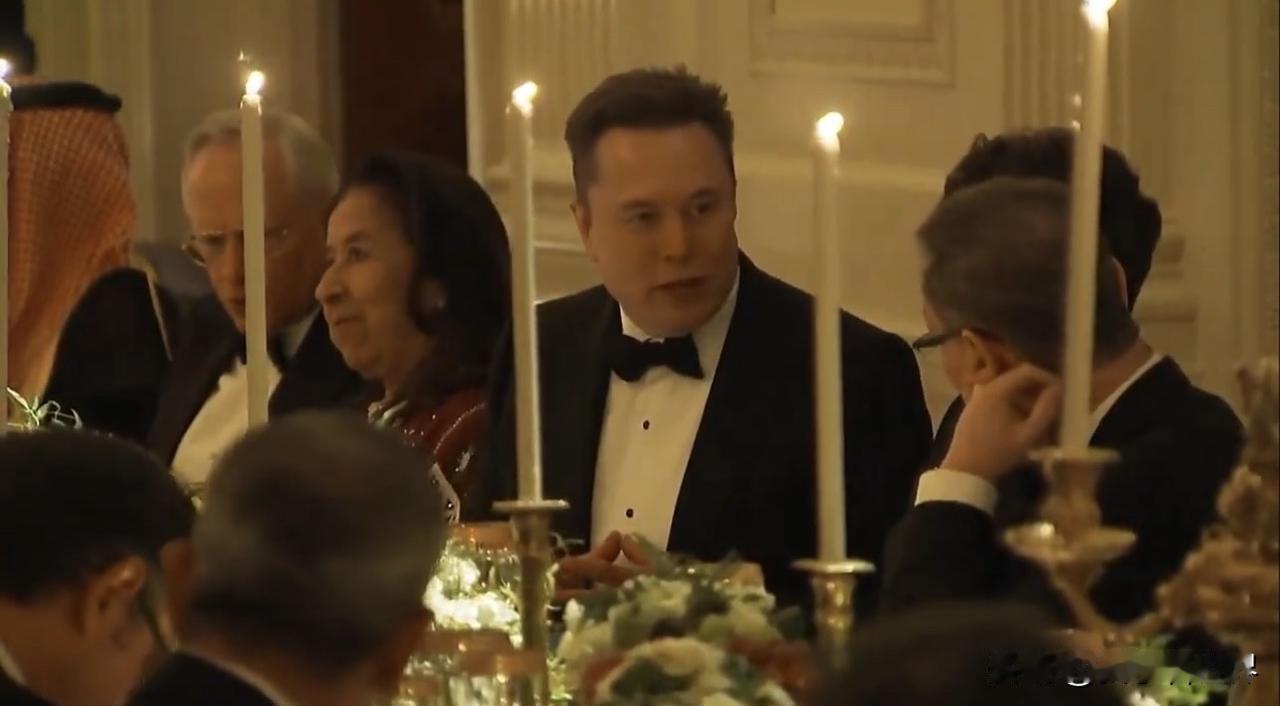 埃隆•马斯克访问白宫，与沙特王储穆罕默德•本•萨勒曼共进晚餐，看来是结束与总统川