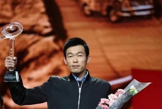 2011年，一名耶鲁大学的海归，放弃百万年薪跑去当村官，每个月工资只有1450元