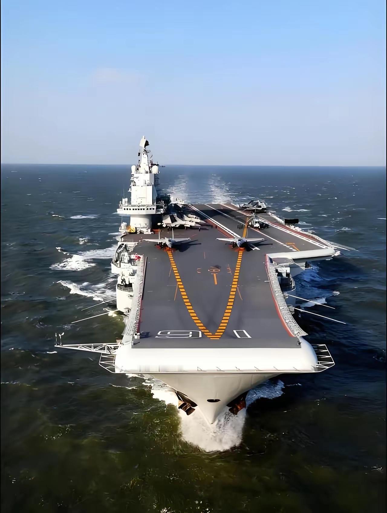 我们现在耐住性子不动手的原因还有一个，那就是目前没有国家会对我们的经贸进行兜底。