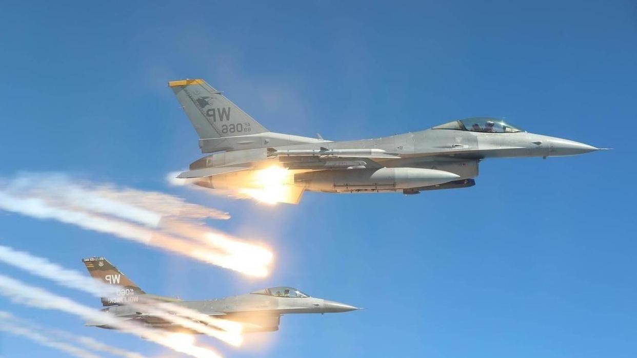 玩火必自毙！美F-16机群黄海挑衅，解放军强势驱离！

2月20日，驻韩美军10