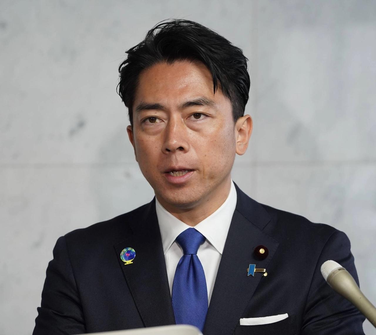 在东盟防长扩大会召开前夕，日本防卫大臣小泉进次郎在媒体面前放话，又是表态“对对话