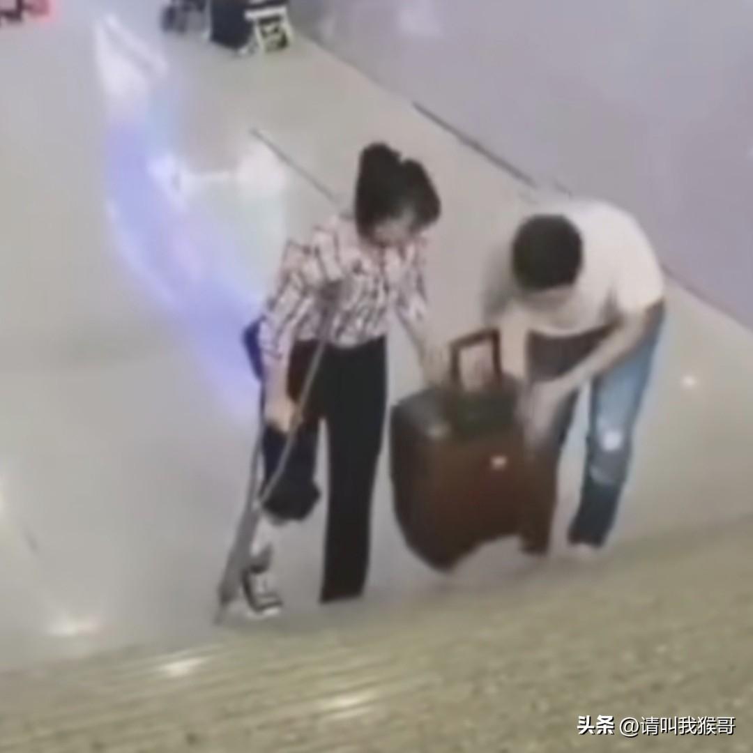 这个画面之所以模糊，是因为这个事发生在将近十年前