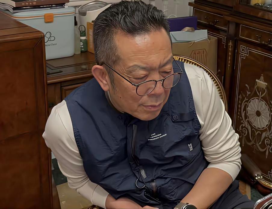 狂憋125天，贾国龙是拦都拦不住再次自捅刀子，宣布一口气关闭102家店铺，这下让