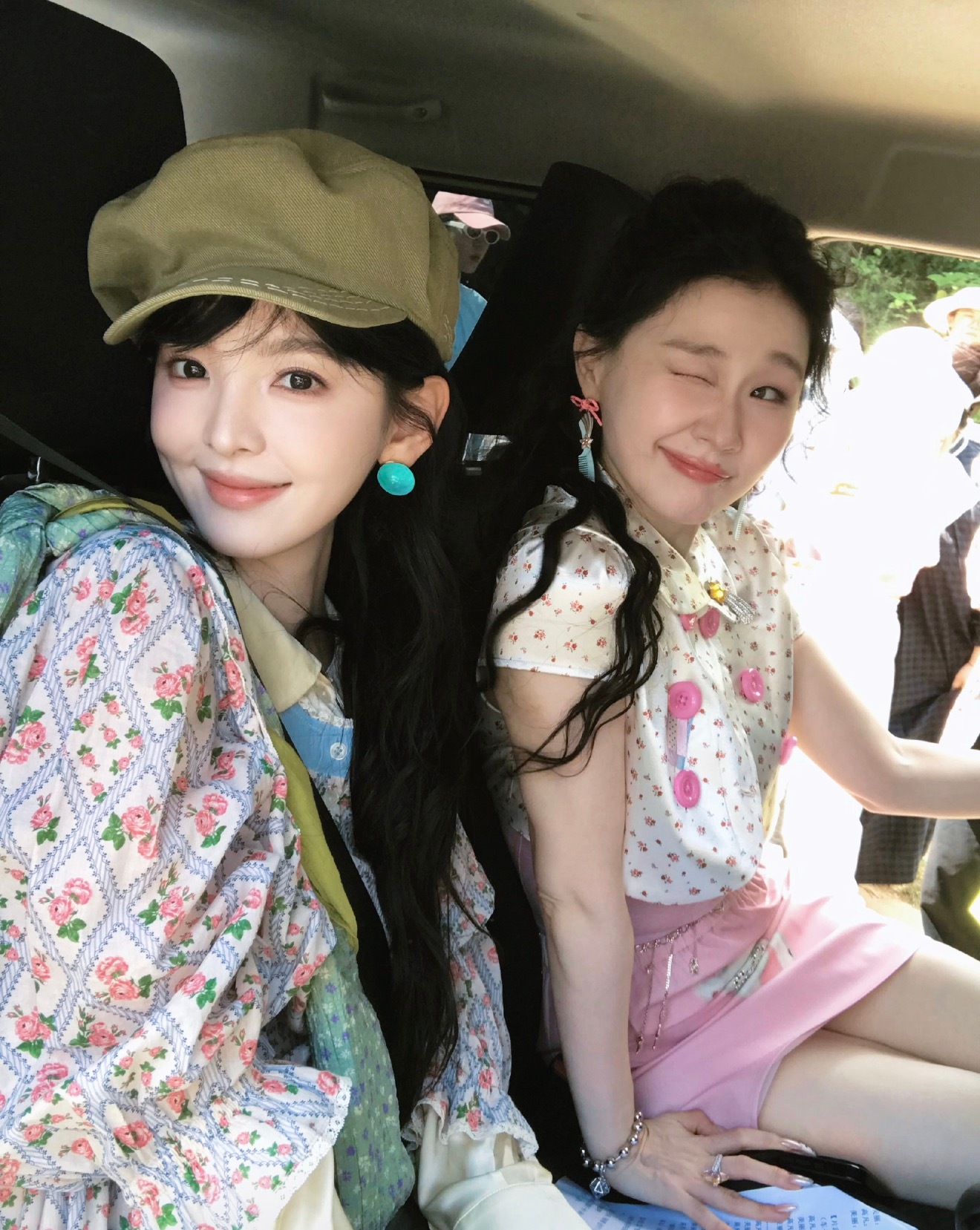 章若楠金靖演我和我的嫡长闺 章若楠遇上金靖完全是神图制造机好会拍的两个人啊，今夏