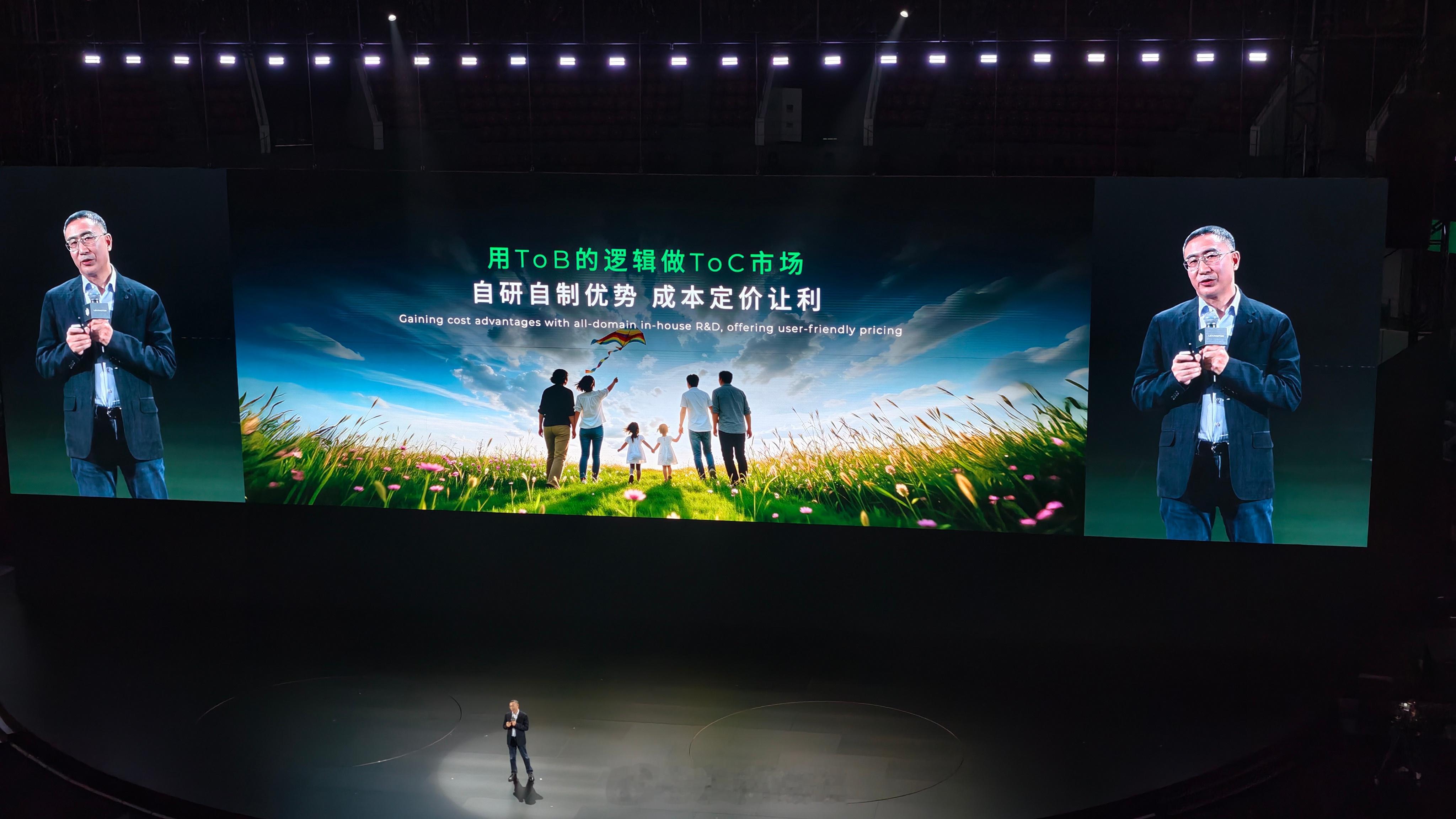 零跑汽车十周年零跑9系豪华双旗舰同台首秀在零跑十周年之际，零跑正式发布双旗舰车型