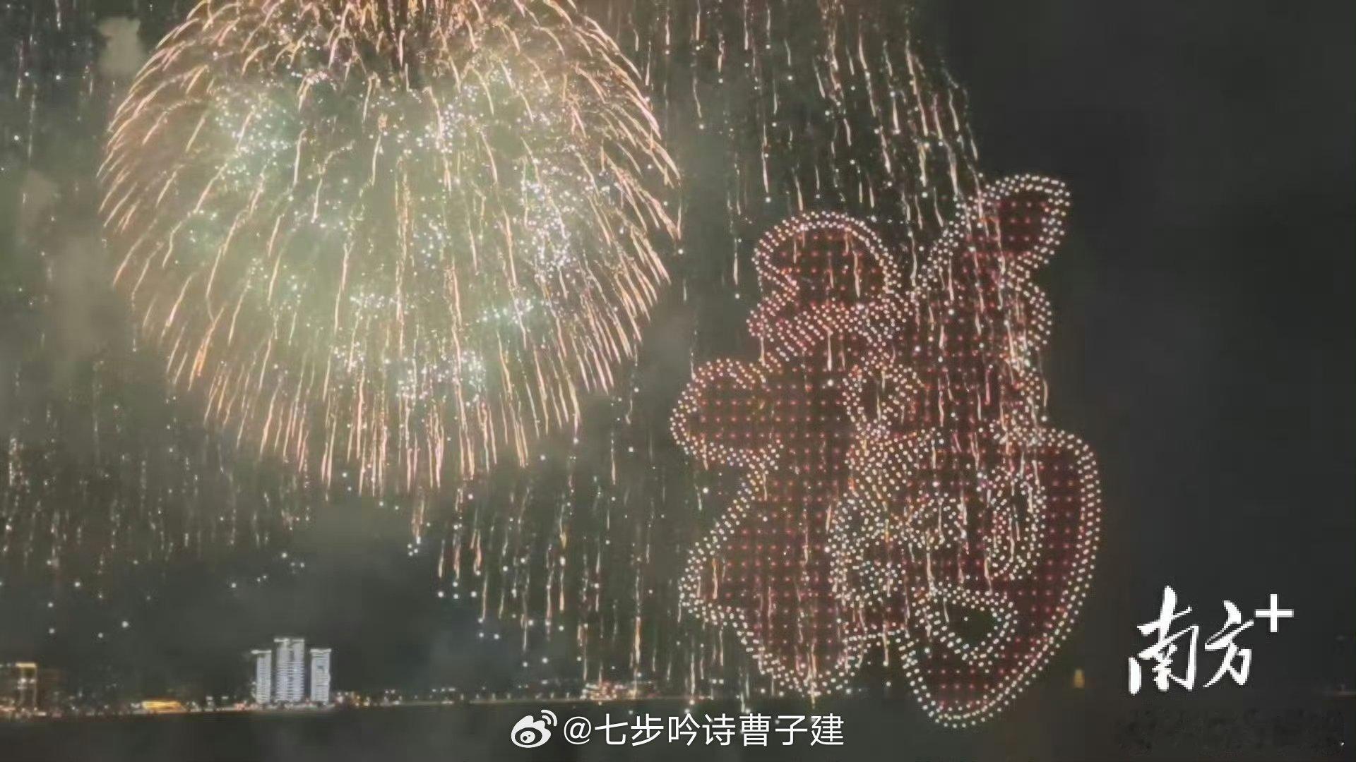 别的地方我不知道哈，春节汕头是真的火爆。昨晚汕头东海岸烟花汇演，和姨妈一家在苏宁