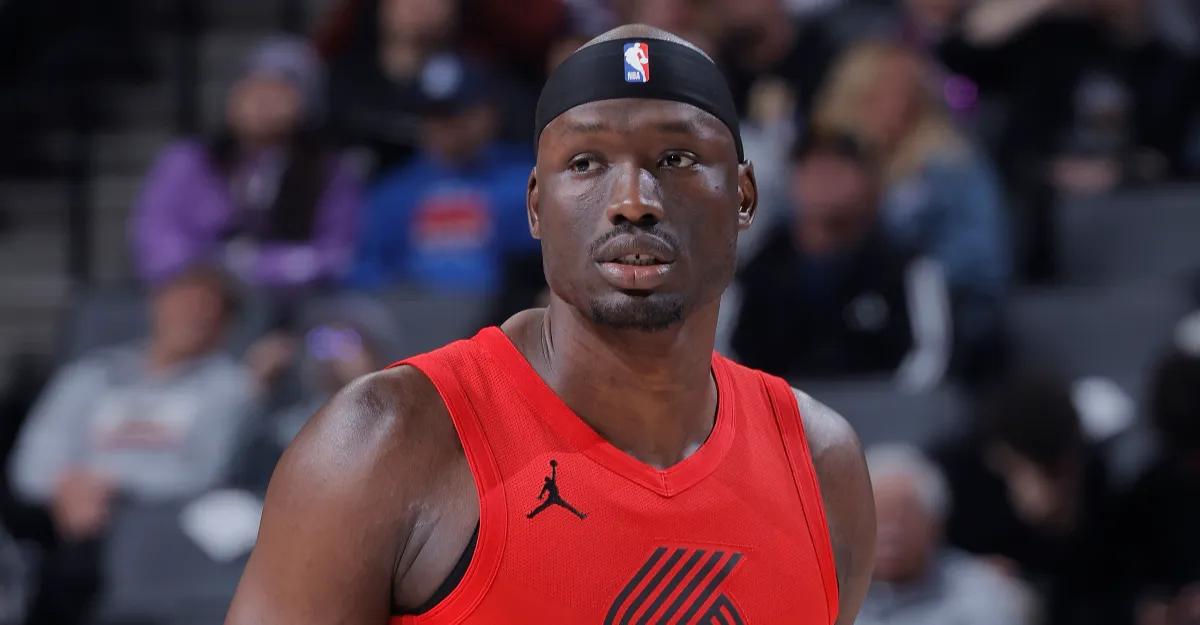 波特兰开拓者中锋杜普·里斯将因右脚应力性骨折接受手术，赛季提前报销。里斯目前处在