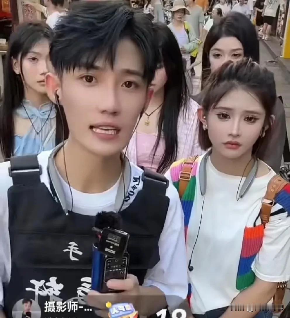 李辰轩表示和祁天道合同已经到期，随时可以走了！

       李辰轩又表忠心了