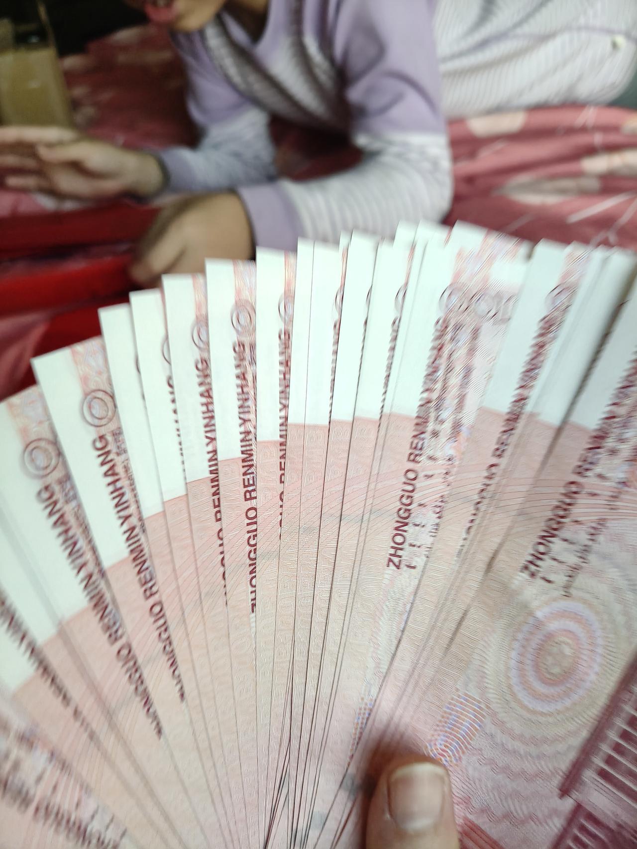 2026，好好存钱
 
2026年，别的先不想，先好好存钱。
 
少买没用的东西