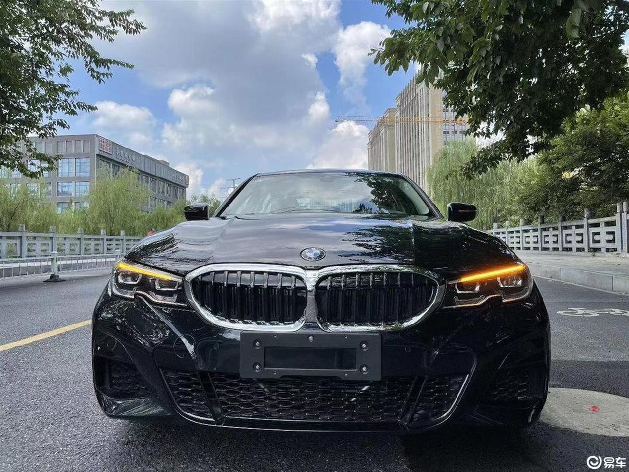 【车主：动力随叫随到，油门的反应很快】
宝马3系 2021款 改款 325Li 