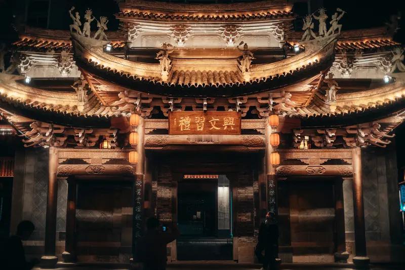 “印度游客杭州拒交急诊费”系谣言：配图盗用、博主承认非目击，涉事帖文已删除

近