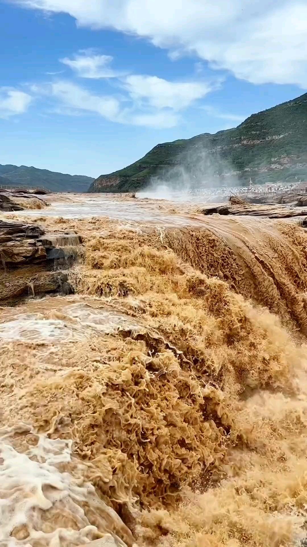 我国有两条江河横穿整个中国——长江与黄河，黄河源于青海，流经四川、甘肃、宁夏、内