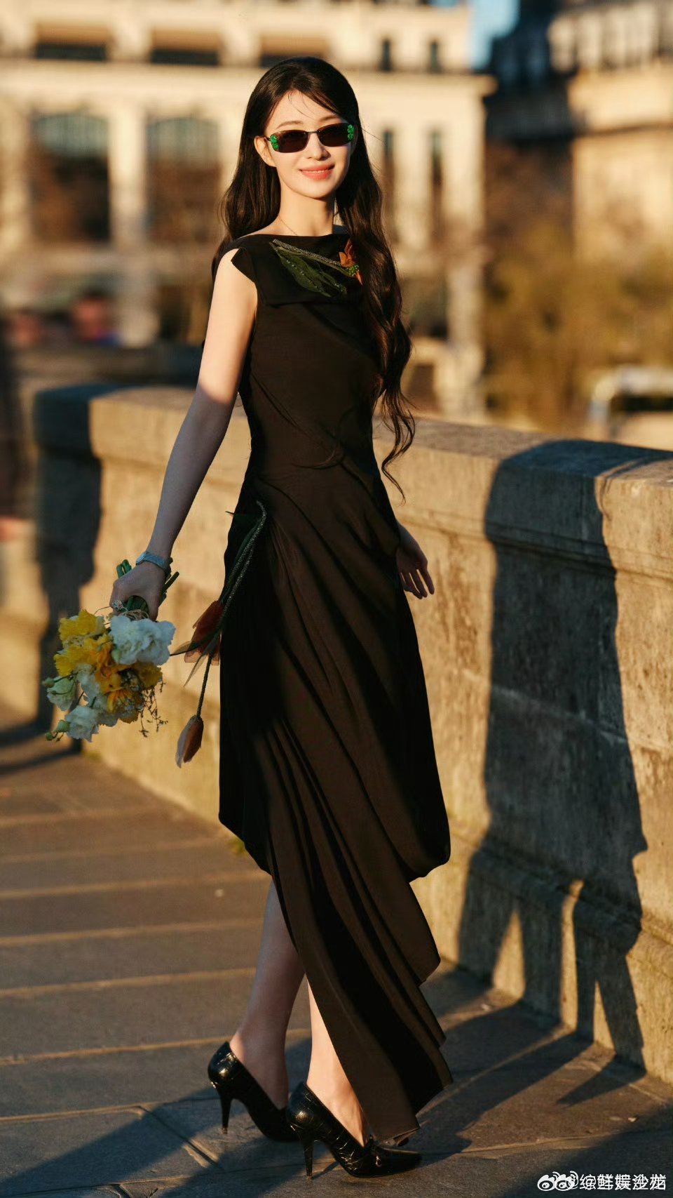 王楚然没有不闪耀巴黎的义务 不迎合、不刻意，王楚然在巴黎做自己，就足够耀眼夺目。