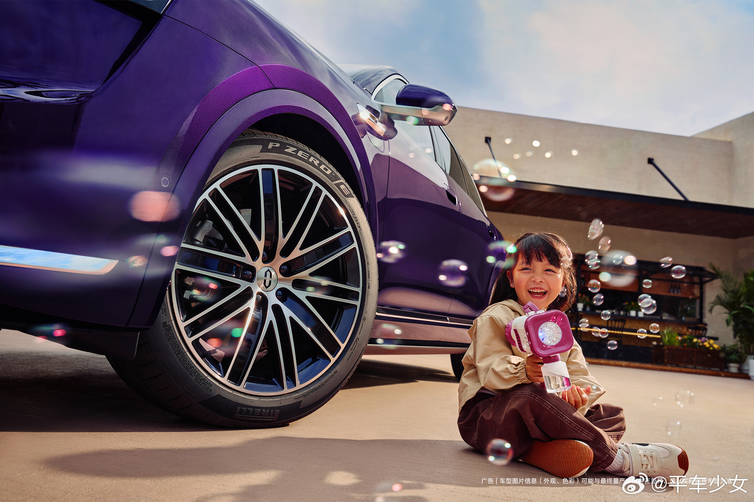 作为问界M7老车主，看到这个焕新升级的「夜紫」车色，第一眼就觉得太好看了，而且紫