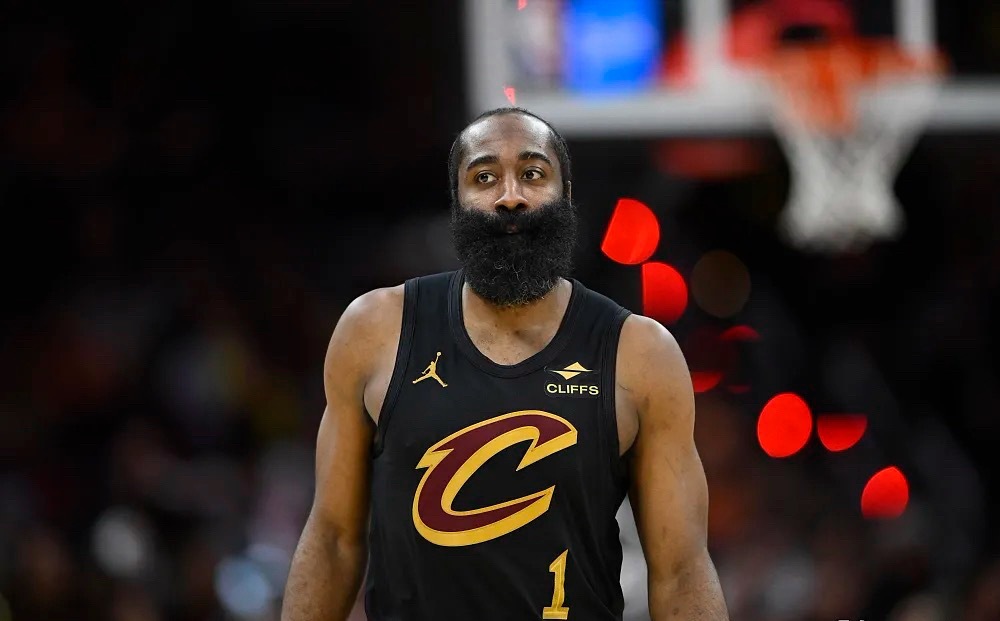 4月9日NBA常规赛继续进行，骑士坐镇主场迎战老鹰。战绩排名骑士近期状态非常不错