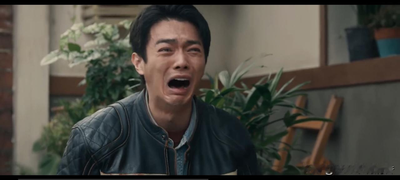 电视剧《方圆八百米》最新剧情中，陈辉（许凯 饰）失手勒亖了卖止咳露的老板田金海（