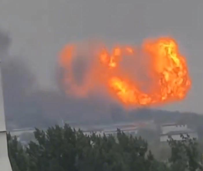 #淄博化工火灾两小时扑灭#【#淄博九圣化工公司起火画面曝光#！两小时后扑灭，无人