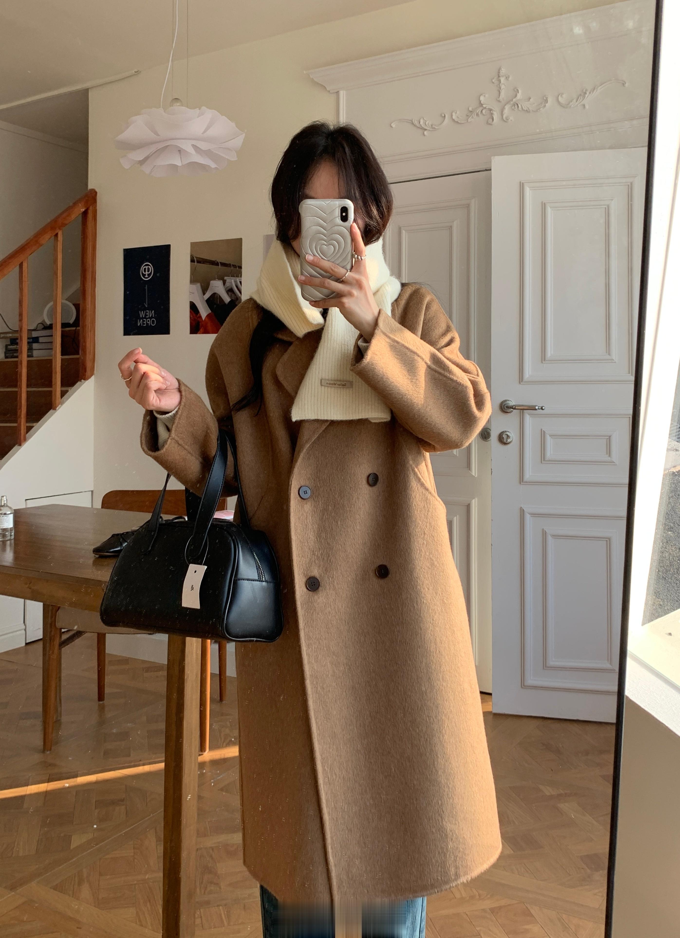 今天收到肉桂驼了✌🏾这个颜色实物不是很好拍但是质感和颜色真的绝绝子后天团这款 