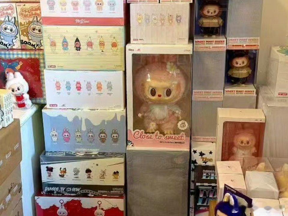 泡泡玛特4个月跌近44%本来就是被炒起来的东西话说你们还记得是被谁带火的吗