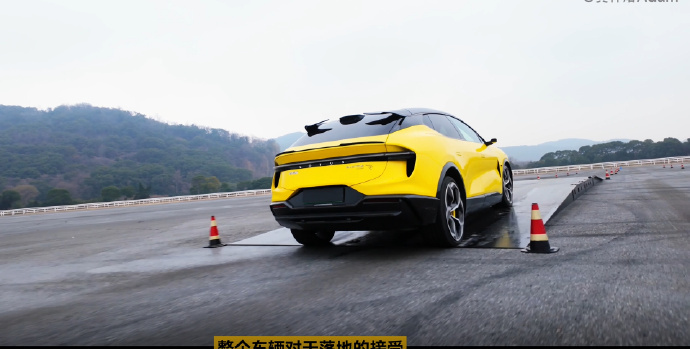 飞坡测试戳破豪华SUV滤镜 黄林熠四车横评飞坡测试，“落地见真章”太真实！莲花E