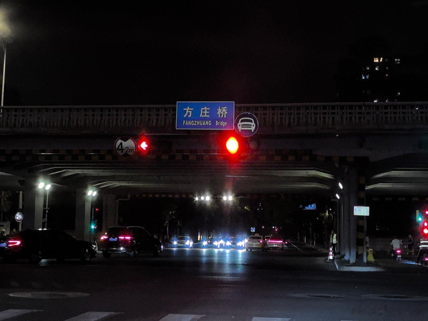 “这么晚还在路上，辛苦了”。被百度地图里刘宇宁的一句话，破防了。有你声音相伴，再