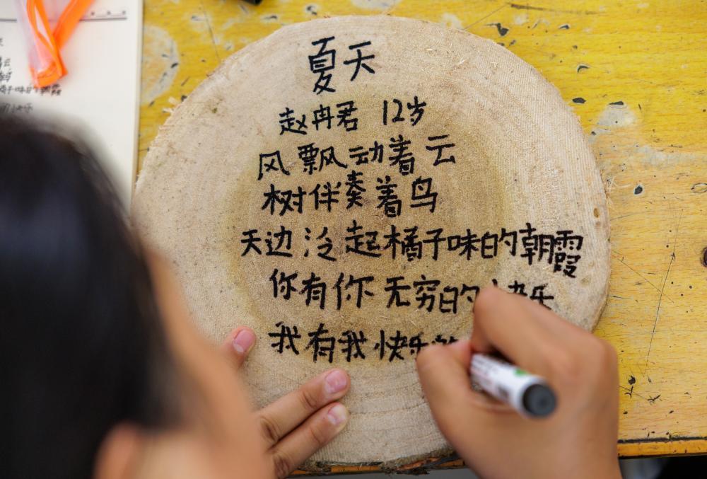 在鲁西平原的一个偏远乡村里，有一所特殊的小学——聊城莘县樱桃园镇谷疃小学。这所学