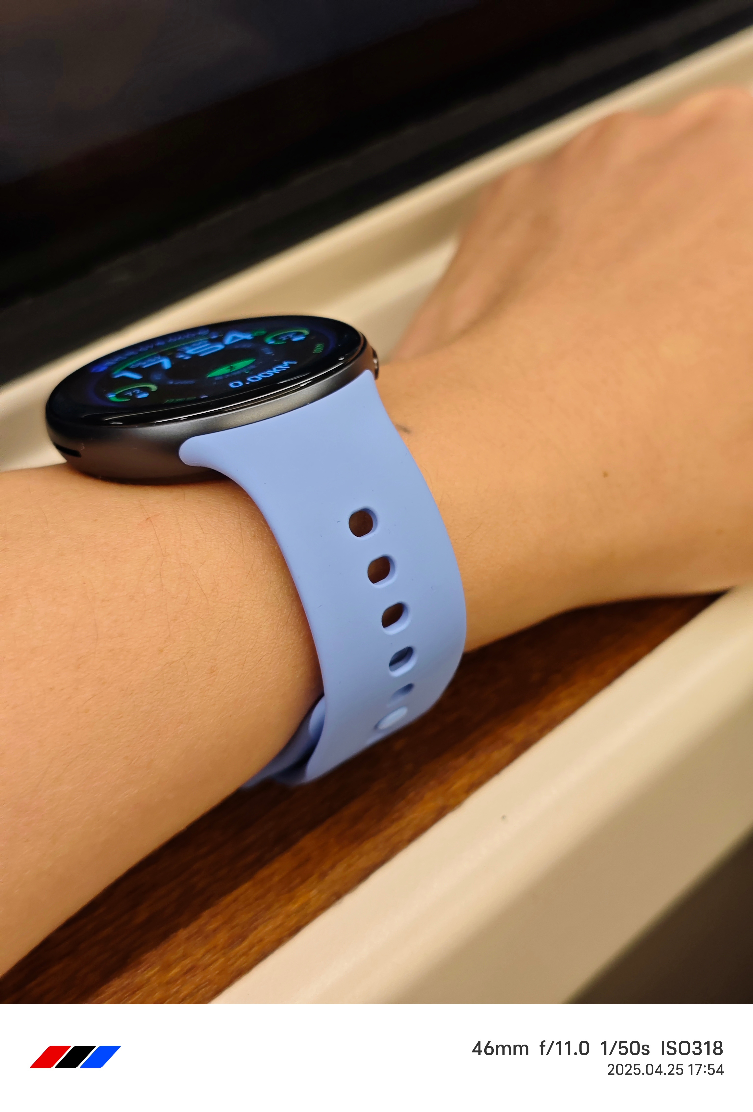 给大家晒一下我最新的vivo Watch 5和很好看的蓝色表带……感兴趣的同学，
