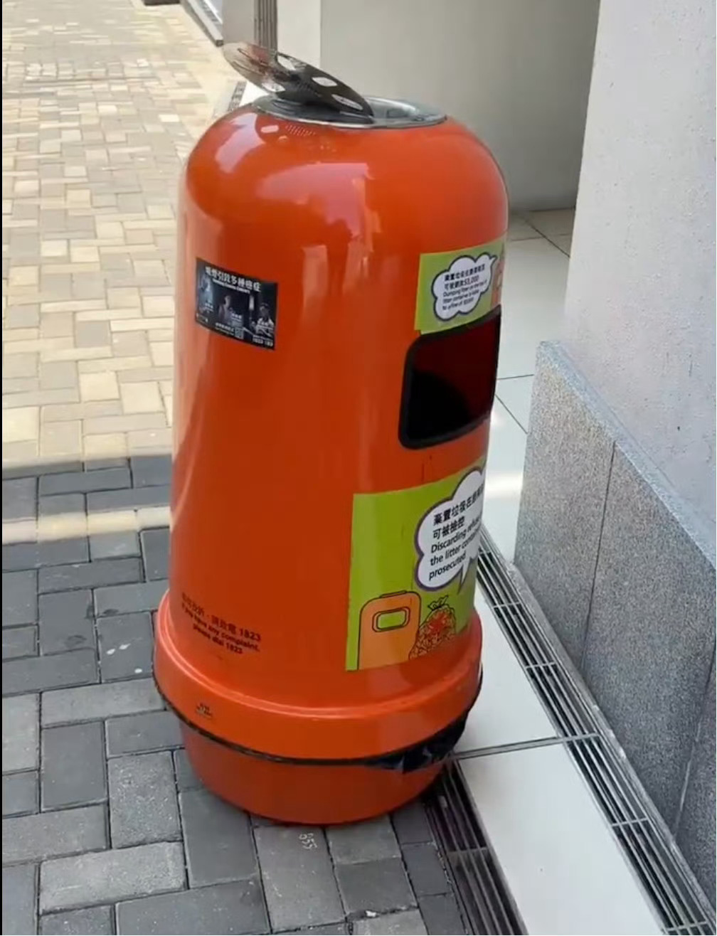 我真的支持高铁站台禁烟或者是专门设立一个独立的吸烟区站台人来人往没有人想到处吸二