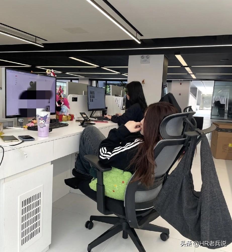 马上又要组织一季度技术序列员工的晋级评审了，在整理各部门提报上来的人员名单时，发