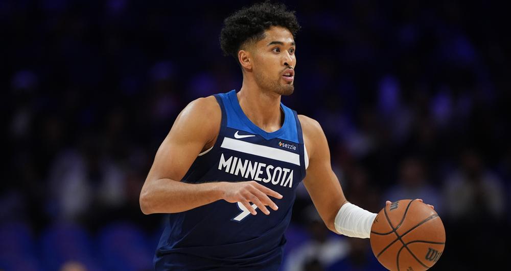 明尼苏达森林狼已经裁掉约翰尼·朱赞，终止了他的双向合同。
身高2米01的朱赞本赛