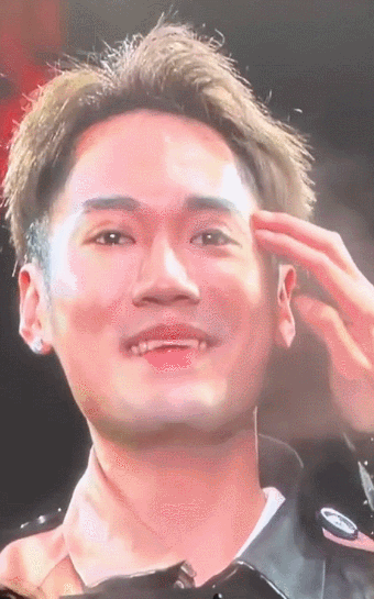 薛之谦这行为正常吗？有点恶了