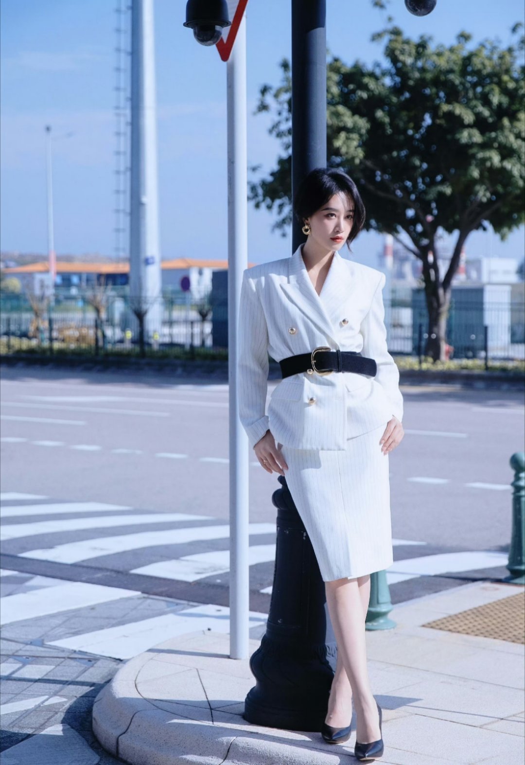 蓝盈莹这组造型好有御姐范，已经搬好小板凳准备追风与潮！！