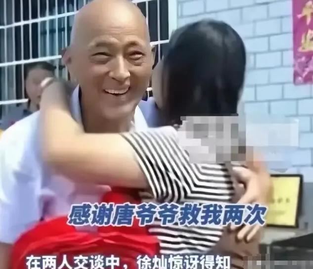 2024年，湖南发生一件暖心奇事：一位71岁大爷跳水砸窗勇救落水女司机，女子上门