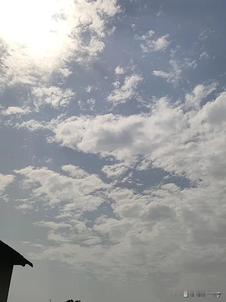 可以分享一张你拍的天空美照吗实拍的天空，各位网友们，你们那里的天空怎么样