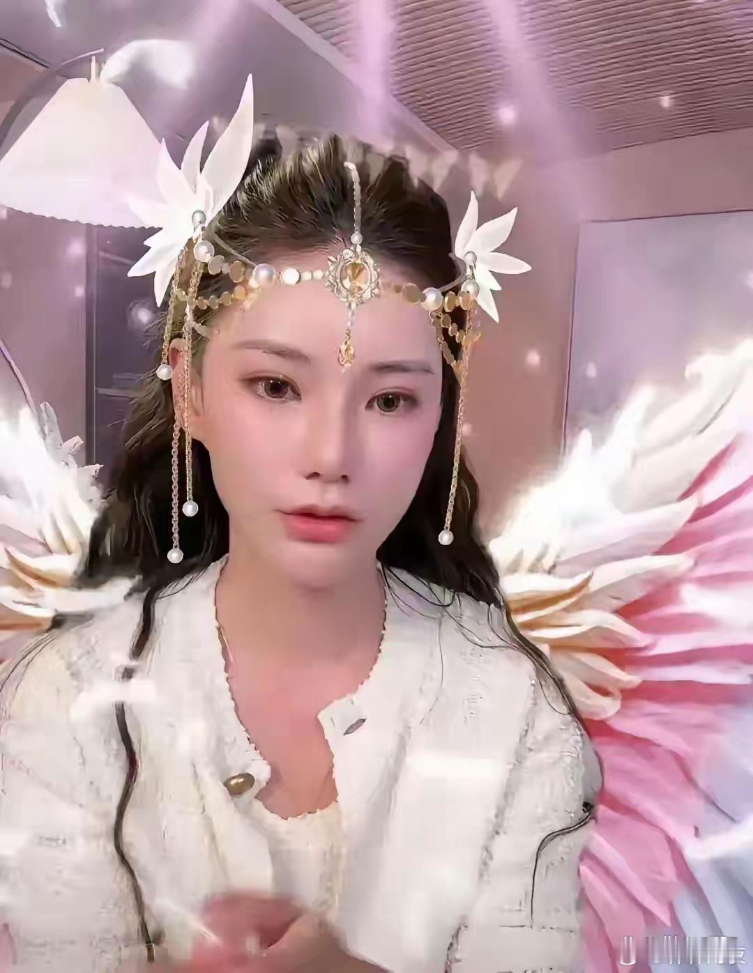 马小梅今晚跟丈夫起了激烈争执。原来两人在商量婚礼酒席的举办地时出现巨大分歧，马小