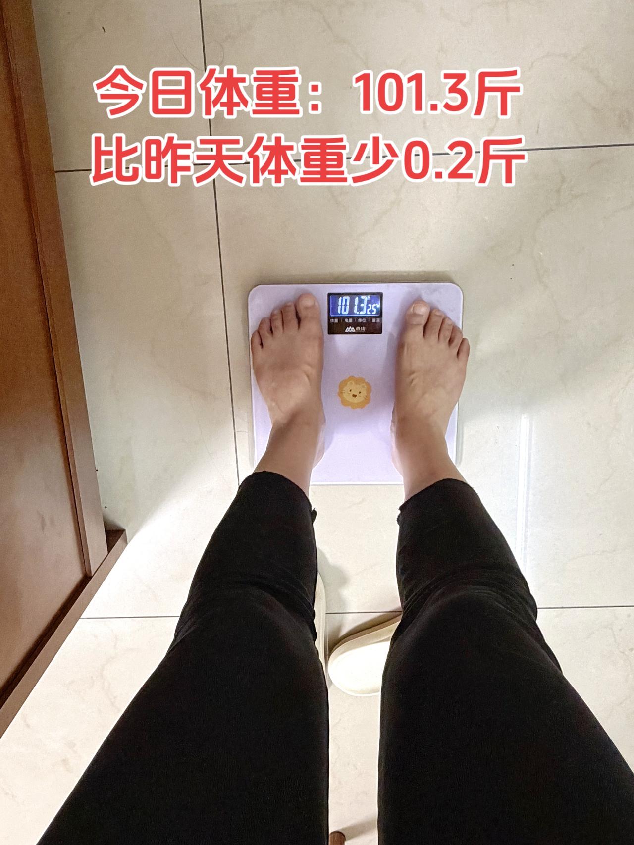 自律减脂健康餐，目标95斤，加油
今日减脂早餐：馒头+鸡蛋+番茄+核桃+牛奶