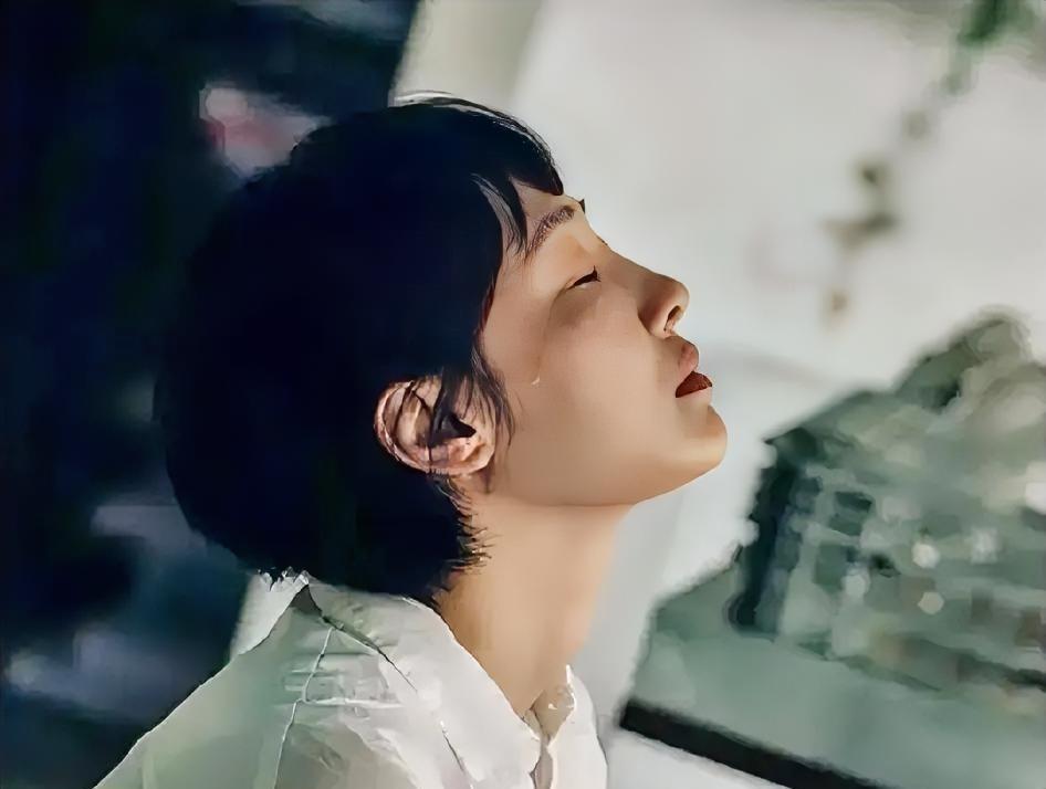 奖不是谁流量大就给谁，也不是谁人缘好就颁给谁。
白百何演得真，没人提；王传君憋着