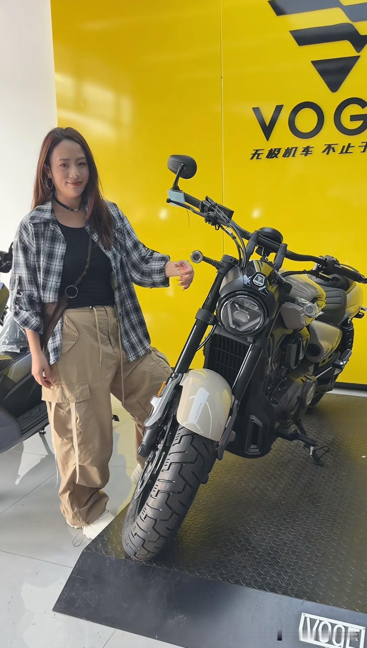 台北人在苏州。网上刷到一位农村网红“小妹儿”买重机、骑重机的視頻，让我想到身边两