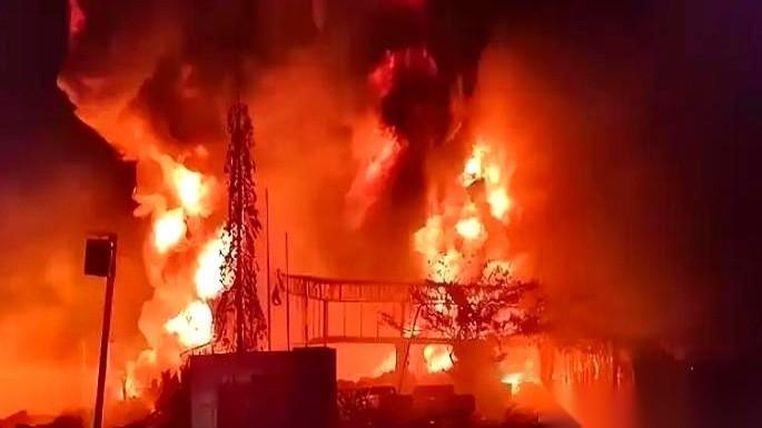 英国的“风暴阴影”导弹，这次直接捅了俄罗斯的心窝子。
一枚重达1.3吨的铁疙瘩，