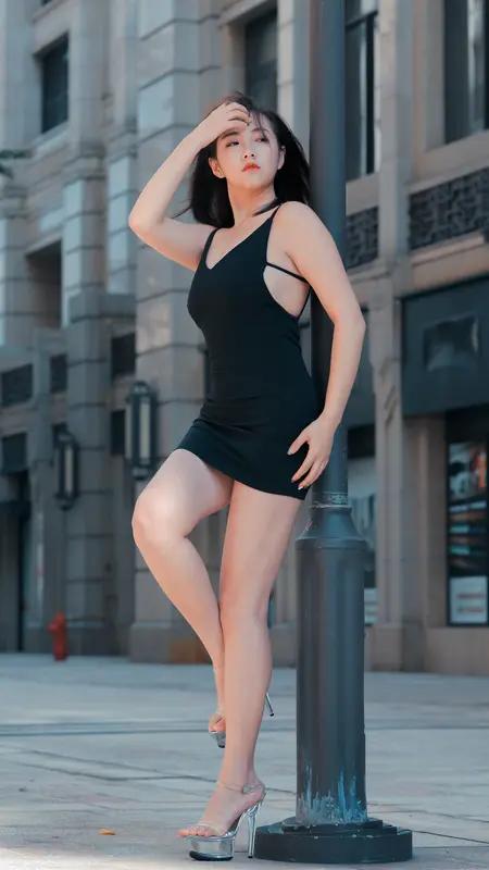 男人喜欢大长腿美女，这事儿还真不奇怪。谁不喜欢赏心悦目的东西呢？大长腿天生就自带