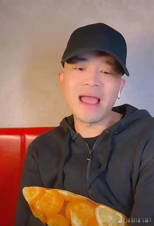 月薪2万5外加10万年终，这顶配待遇听着眼红吧？结果这保镖在北京说没就没，生前还