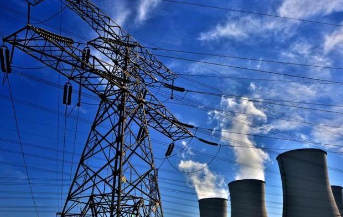 中国一年的总用电量超过了10万亿度。这个数字很大。但数字本身不说明全部问题。
