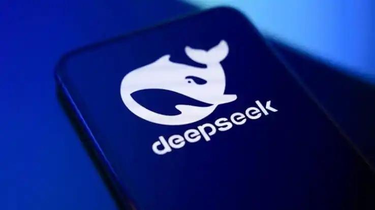 据外媒报道，三位知情人士称，DeepSeek正在开发自主AI芯片，此举有望减少该